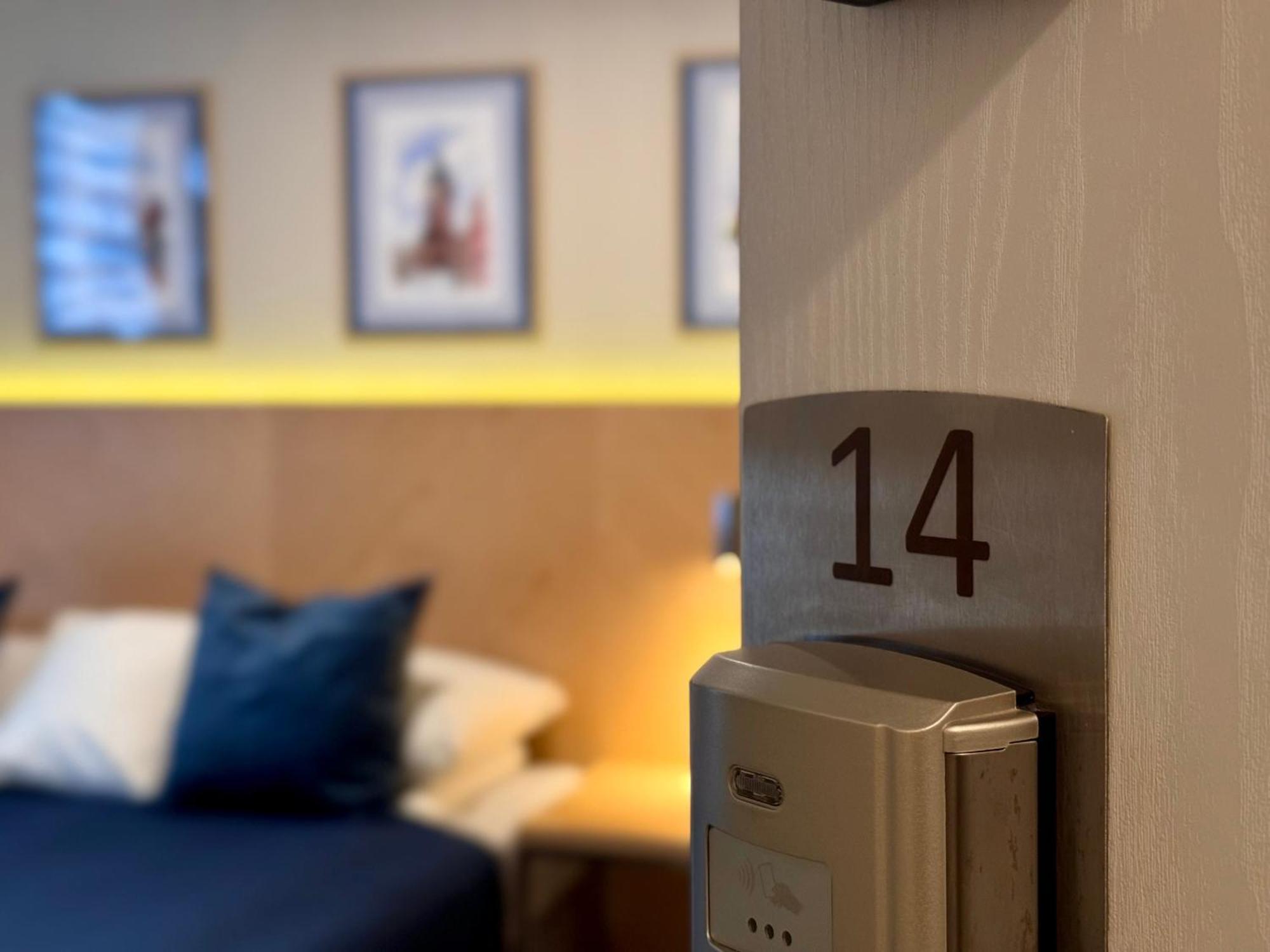 B12 By Marina - Old Town Apartahotel